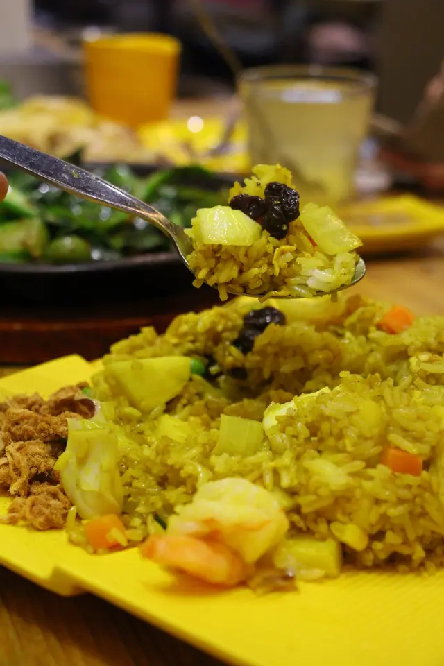 鮮菠蘿海鮮炒飯