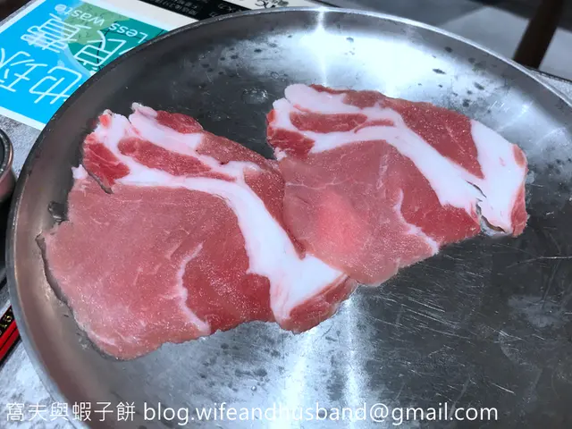 黑毛豬
