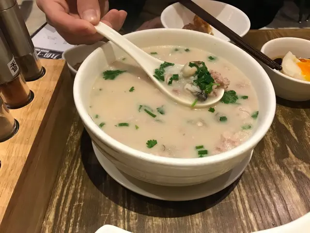 蚵仔肉碎泡飯