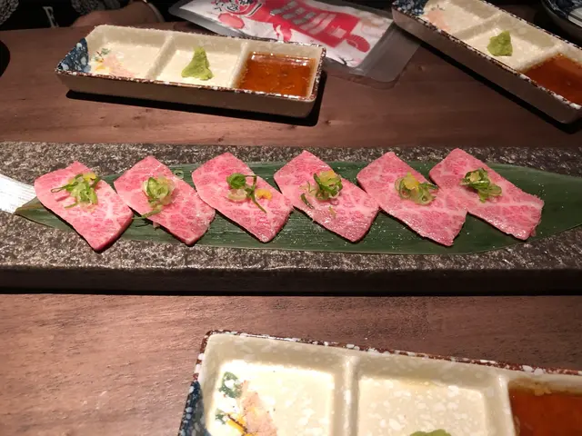 前菜,牛肉刺身真係唔係到到有,夾埋柚子同蔥😋味道好出