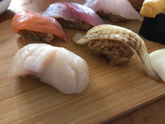 帶子壽司和火炙蝶魚邊壽司