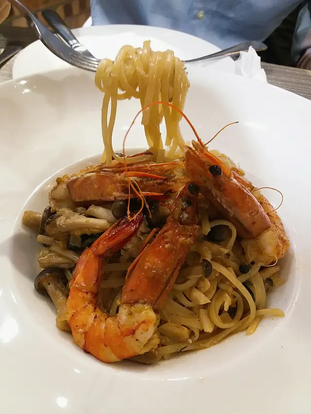 Butter Linguine with fresh crab mushroom, prawns, crab meat and white truffle oil