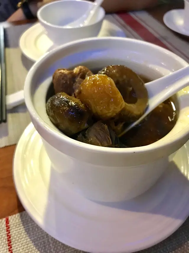 花膠烏雞香菇燉湯