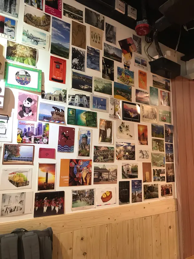 到處都可以見到各地嘅明信片