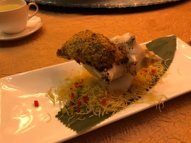 葡汁鮮拆蟹肉焗釀響螺