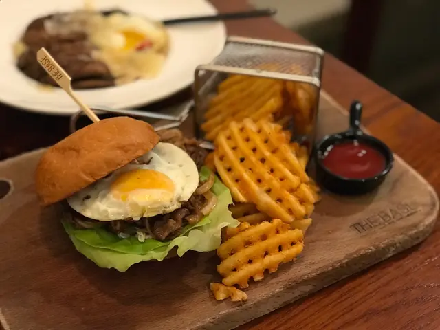 韓式BBQ燒大三角牛肩肉漢堡