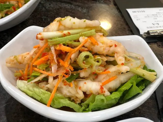 泰式酸辣無骨鳳爪沙律