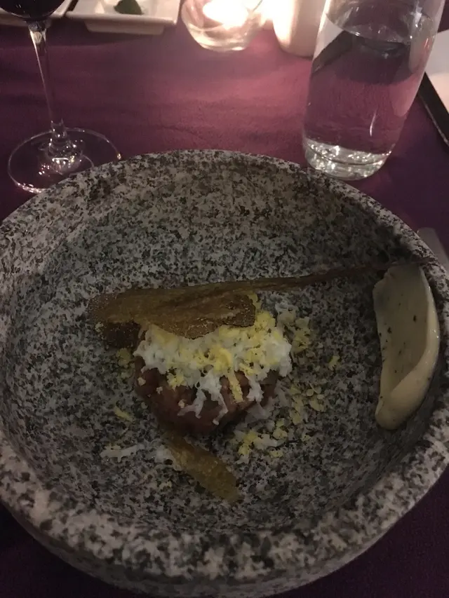 韃靼荷蘭牛仔柳配黑松露及時令配料