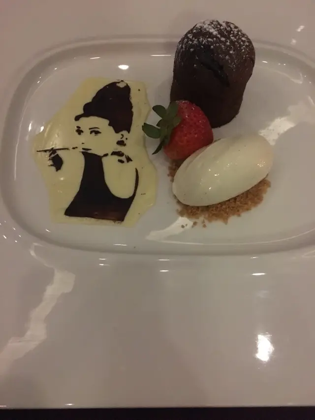 70% VALRHONA軟心朱古力蛋糕伴雲呢拿雪糕