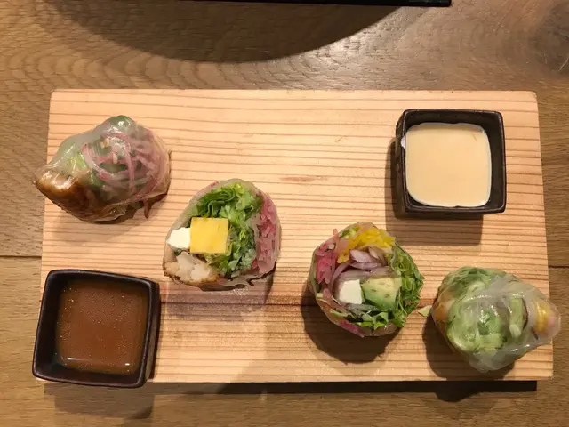 三文魚牛油果美人卷及鰻魚忌廉芝士美人卷