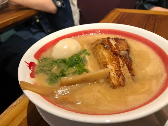 炙燒豚肉味玉拉麵