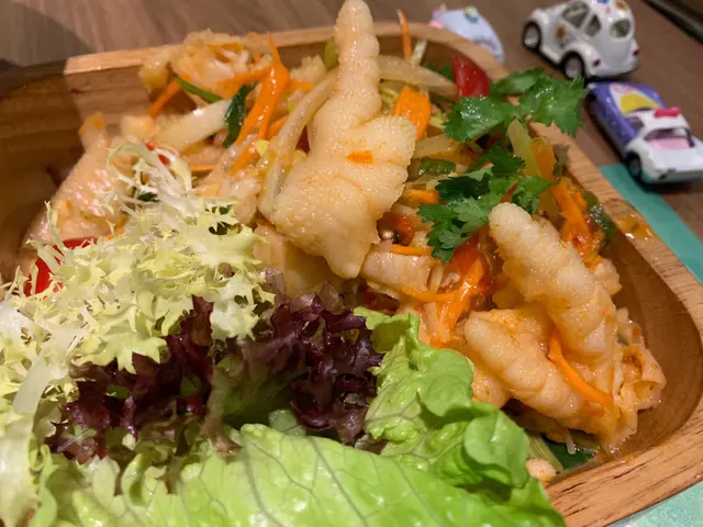 無骨酸辣鳯爪沙律