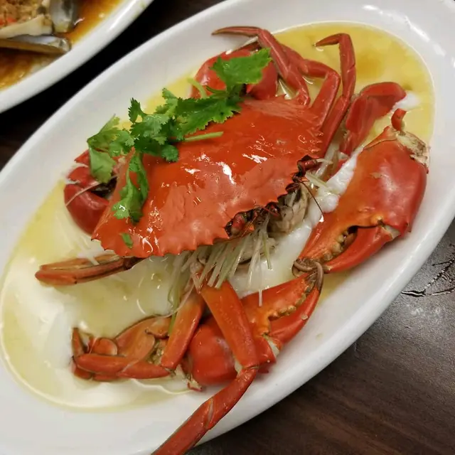花雕雞油蛋白蒸大肉蟹