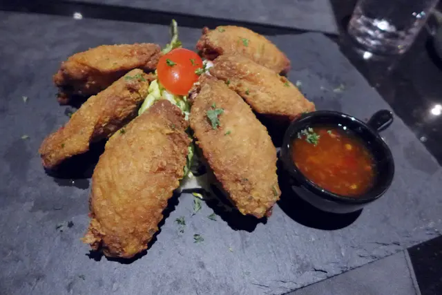 CHICKEN WINGS