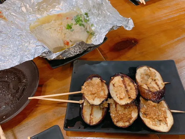 蒜辣焗金菇 $25 / 茄子 $15