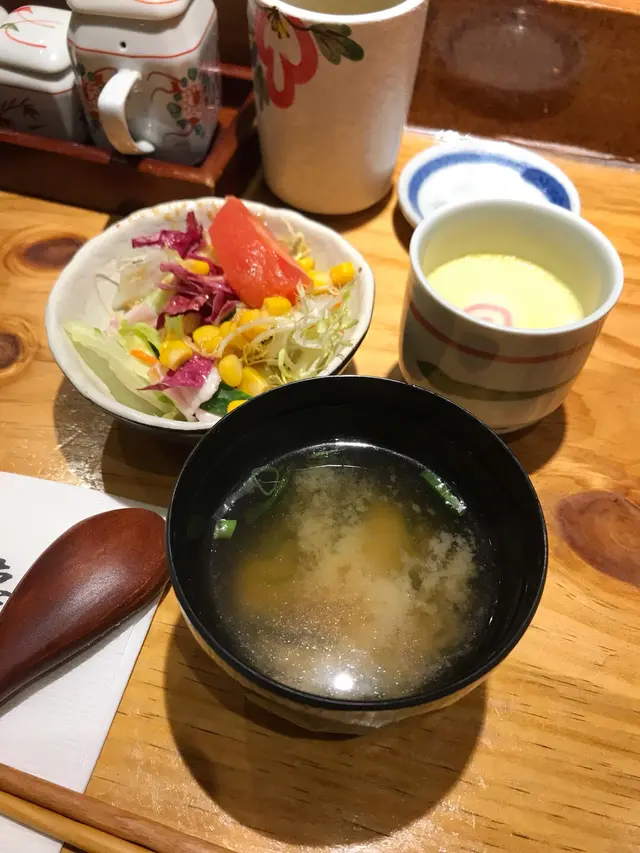 茶碗蒸蛋、沙律、味噌湯