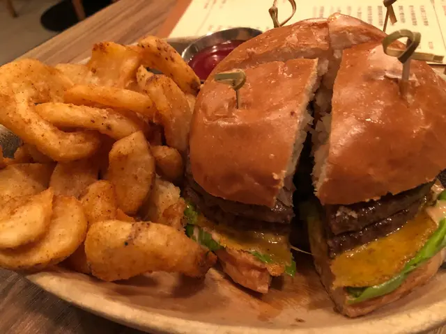 雙層安格斯牛肉芝士漢堡