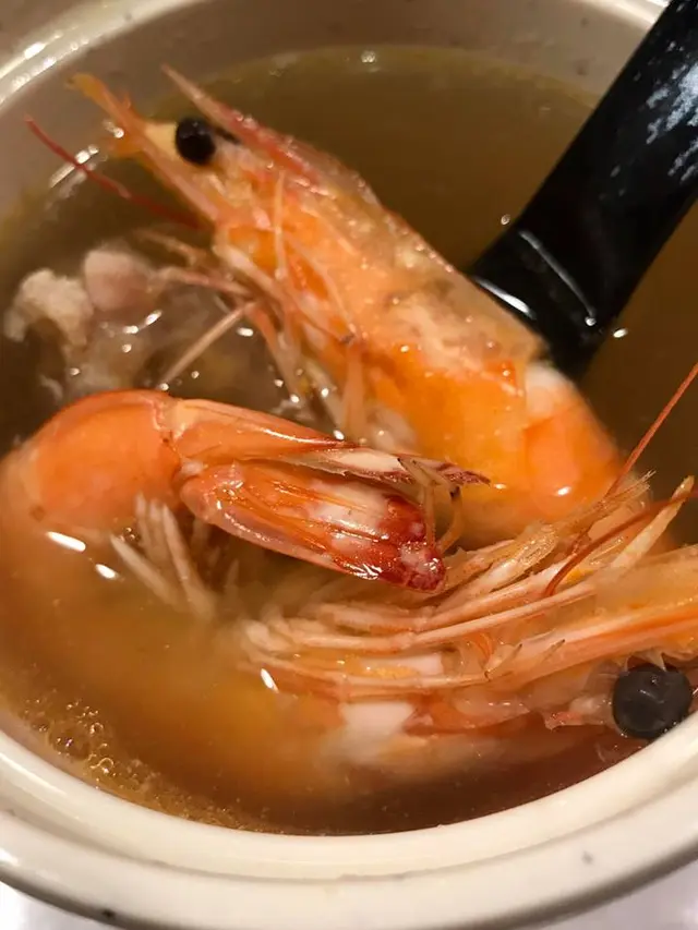 原盅海蝦花膠雞燉翅湯