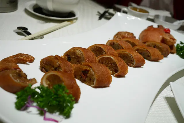 糯米釀脆皮乳豬(半隻) 