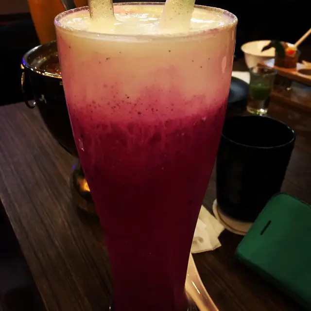 芝士奶蓋紅肉火龍果沙冰