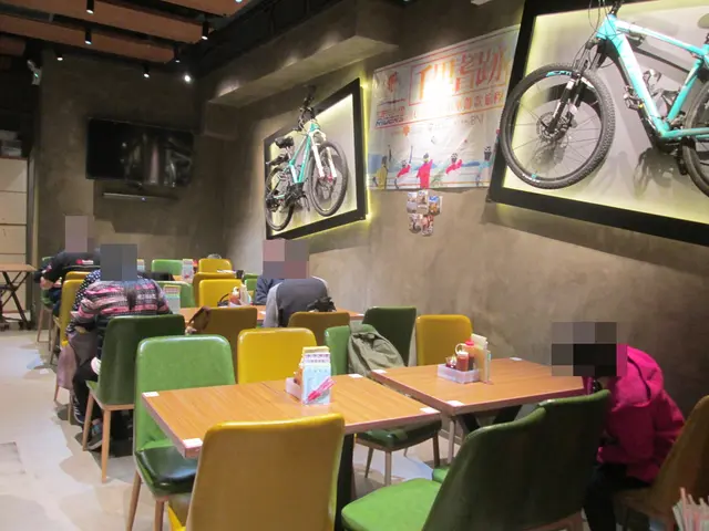 走入一點還有座位