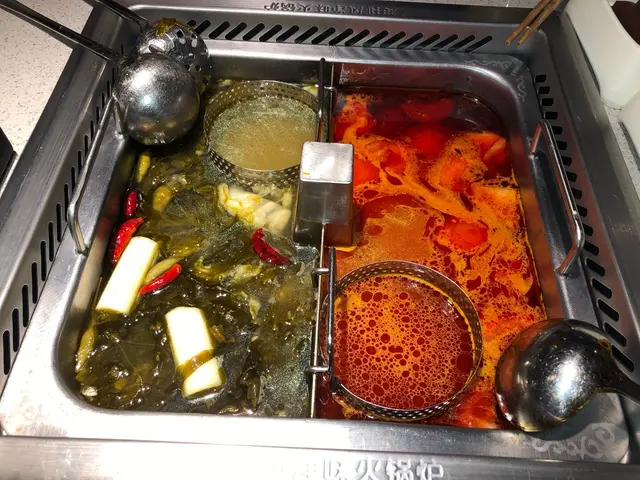 酸菜湯底及特濃蕃茄湯底