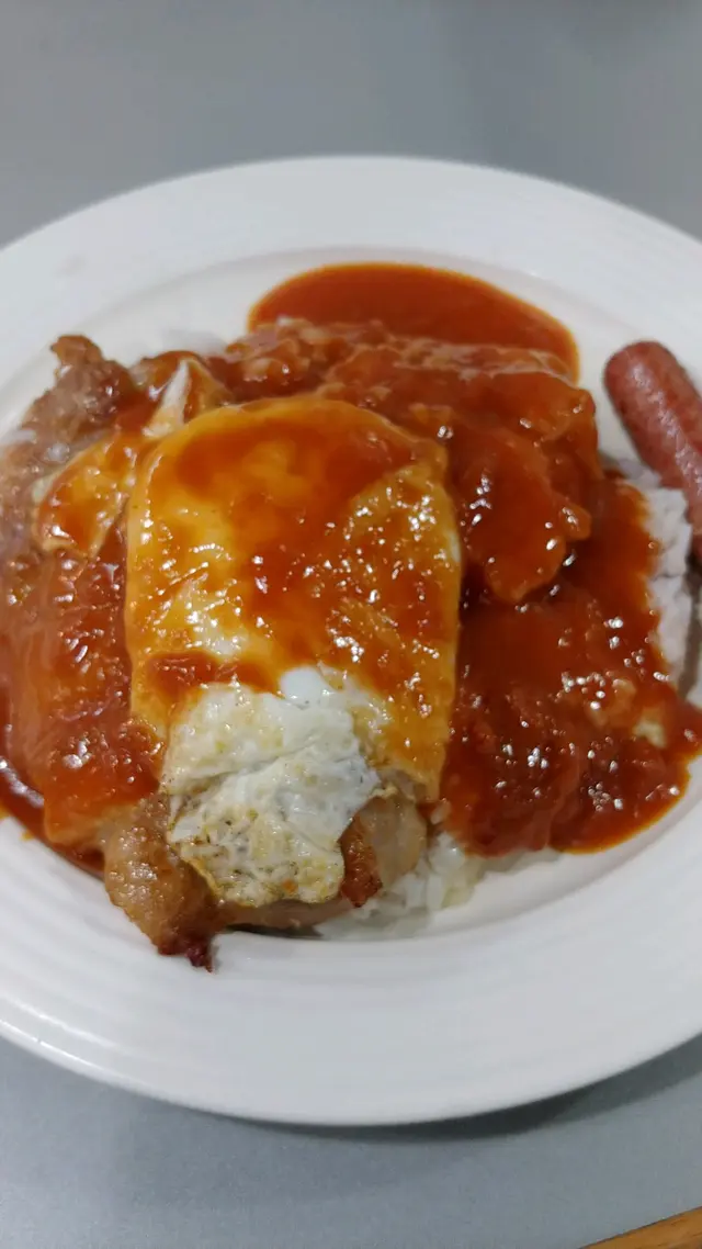 雞扒腸仔煎蛋飯