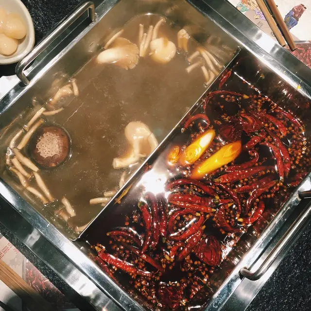 正宗洪崖洞麻辣鍋拼強身松茸野菌湯
