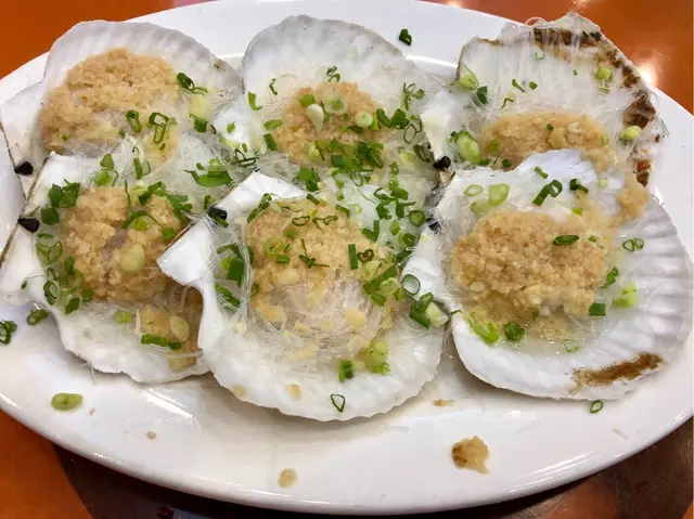 蒜茸粉絲蒸大貝