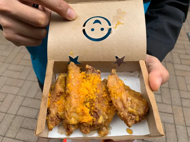 即叫即製單骨雞翼,唔算好油,鹹蛋味濃,同魔髀不相伯仲!