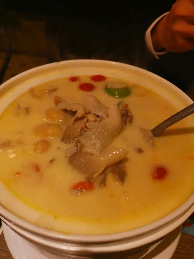 看餐牌图片错估了份量,味道及内容都不错,就是吃不下了。