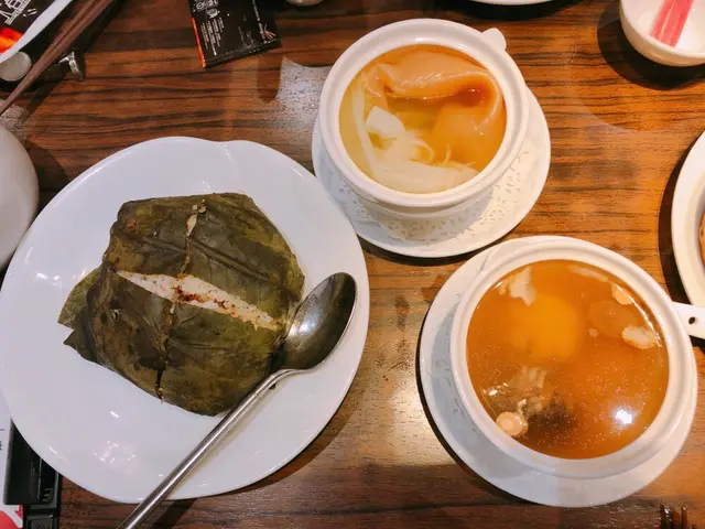 花膠響螺燉湯，荷香包鴨飯