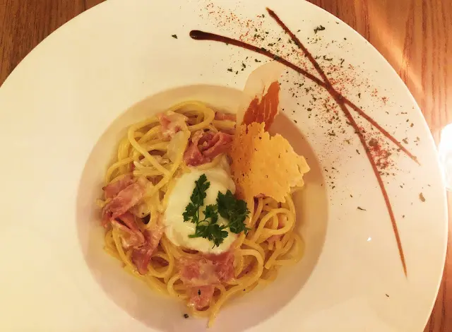 溫泉蛋卡邦尼意粉