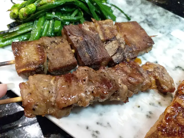 上方: 牛舌   下方:安格斯牛肋肉