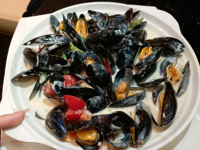 白酒忌廉煮藍青口