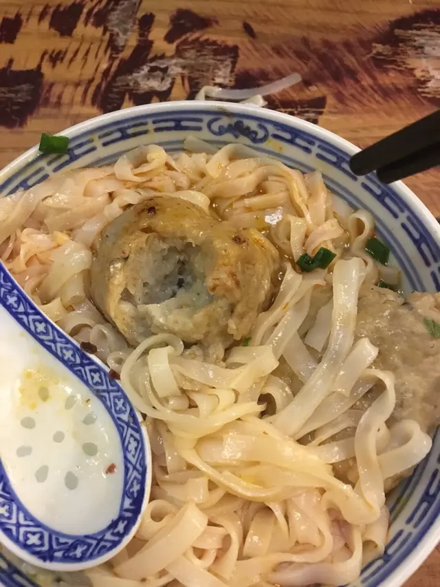 鯪魚球河粉