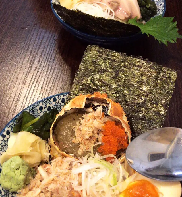 松葉蟹甲羅燒蟹膏丼
