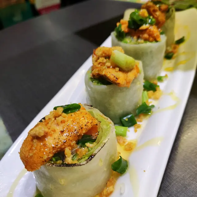 海膽手撕雞檬紙卷