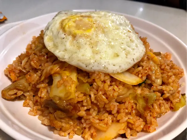 辣泡菜豬肉炒飯