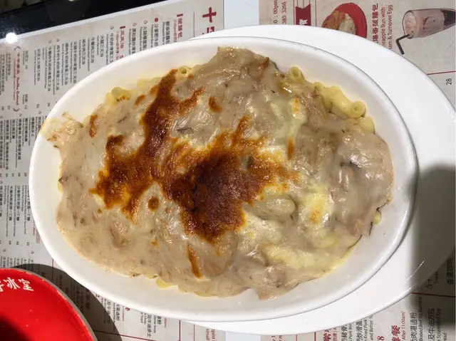 焗芝士吞拿魚蘑菇汁通粉