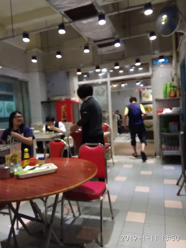 裝修很老啦!聽講有三十幾年啦