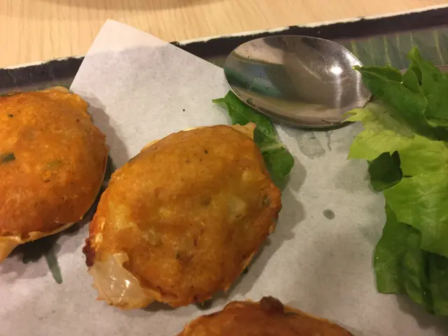 蟹肉焗釀蟹蓋配輕量田園沙律
