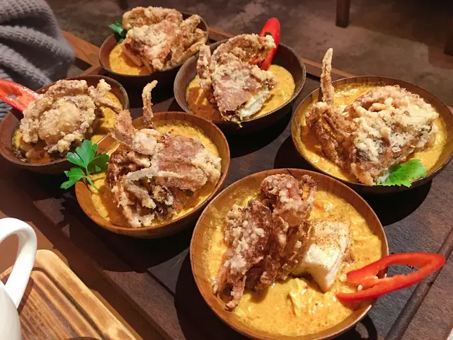 見到原來咁大份量有小小嚇一跳，每一兜都有好大舊軟殼蟹，配上咖喱汁，好好味🤤