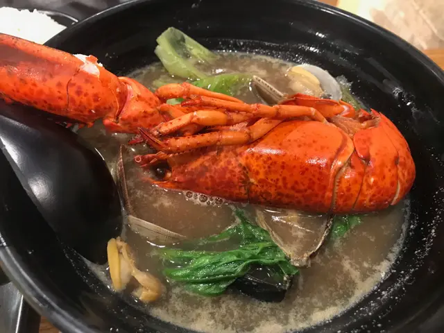 墨魚手指魚腐龍蝦湯泡飯 (含半隻龍蝦)