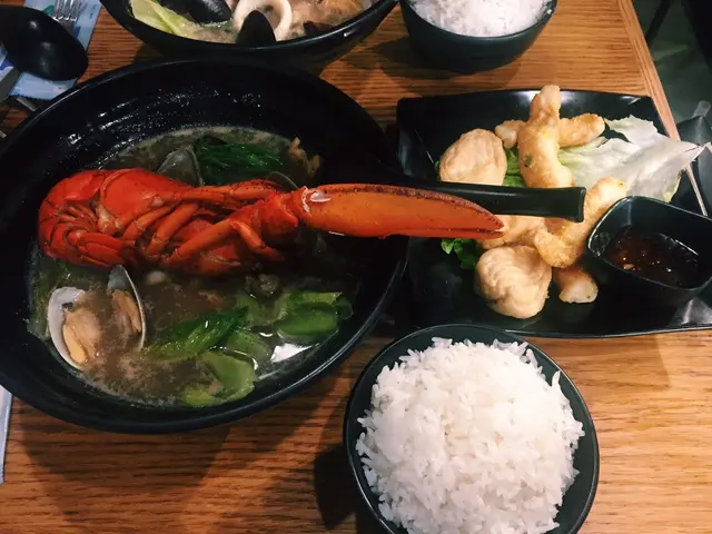 墨魚手指魚腐龍蝦湯泡飯(加半隻龍蝦)