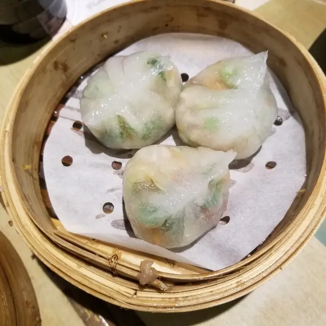 HK$15一籠,好食夾大件。