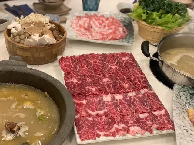 肥牛有肉味香濃之餘牛肉既雪花仲好靚每一塊都切得好平均 碌一碌就食得 好正啊👍🏻 .
