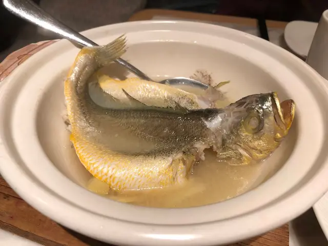 用左剛剛好100秒嘅時間燘煮呢條黃花魚，
黃花魚煮得剛好，魚肉超滑，魚香十足！😋