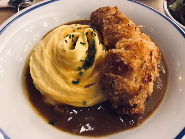 咖哩吉烈豬扒飯-半熟玉子蓋飯