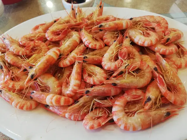 蝦,每次食海鮮都必點的.D蝦雖然細隻, 但十分鮮味且彈牙, 而且很易碌.店員說九節蝦只有屯門三聖才能吃到,其他地方都吃不到.